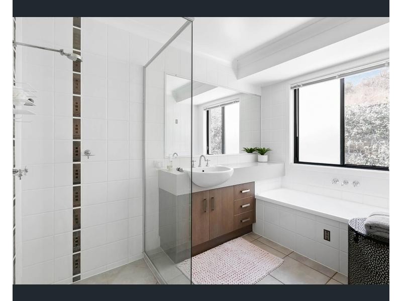 52 Mannikin Rd, Tanawha QLD 4556