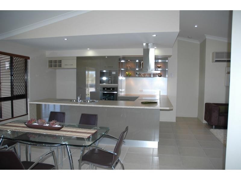 3 Hillock Crescent, Bushland Beach QLD 4818