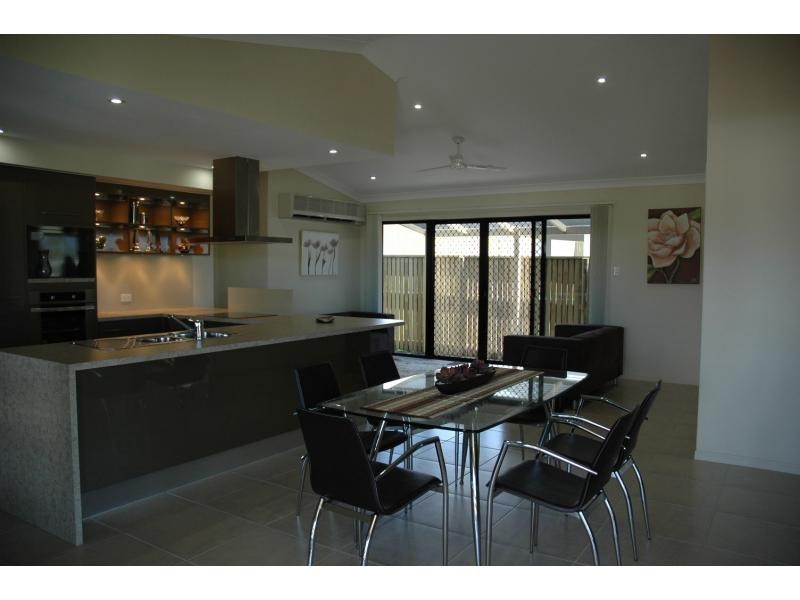 3 Hillock Crescent, Bushland Beach QLD 4818