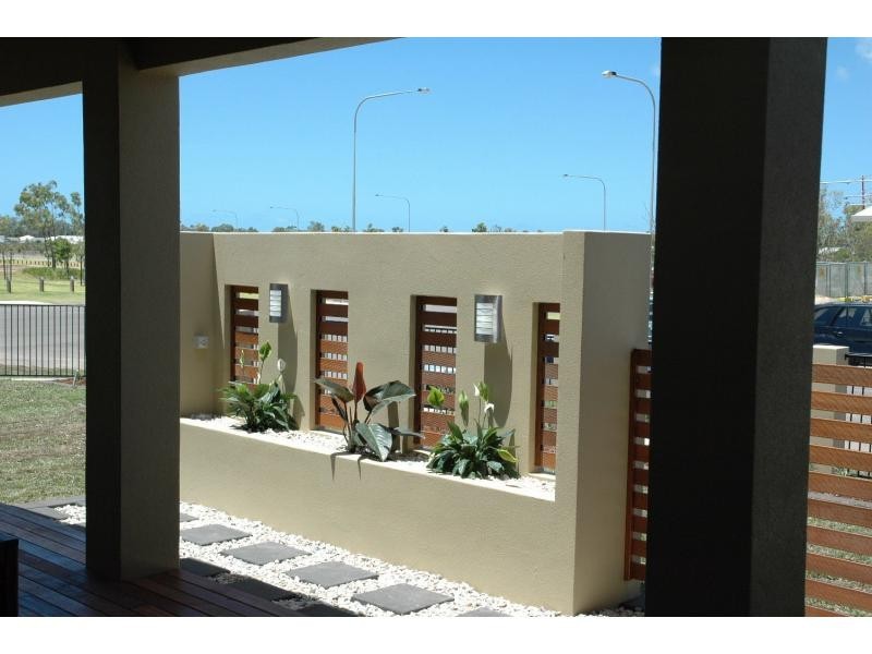 3 Hillock Crescent, Bushland Beach QLD 4818