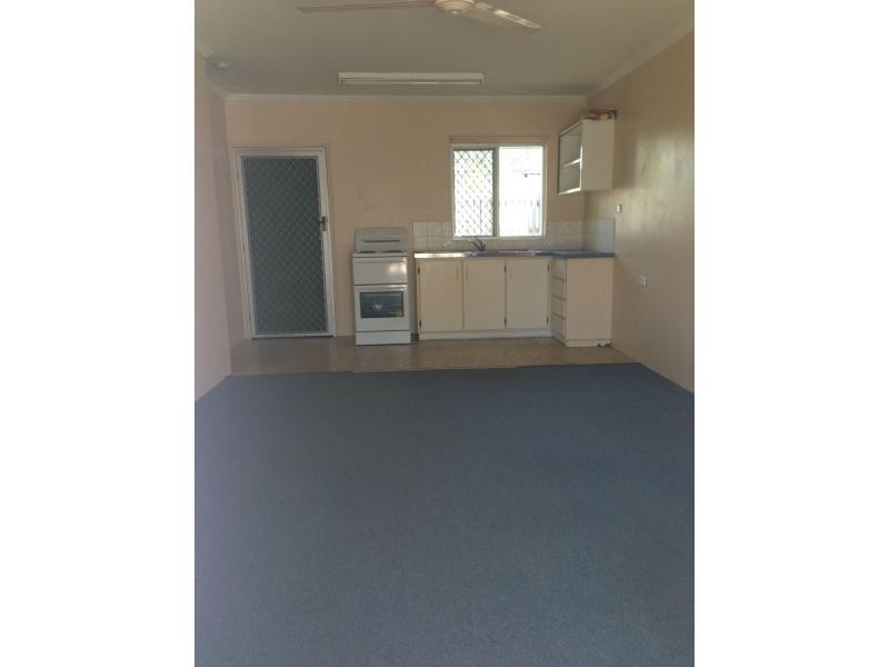 2/7 Richmond Street, Hermit Park QLD 4812