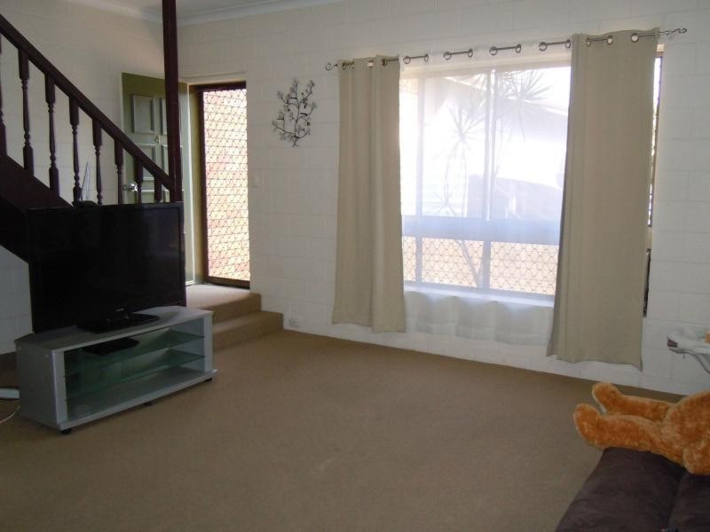 Unit 4/16 Cowley Street, West End QLD 4810