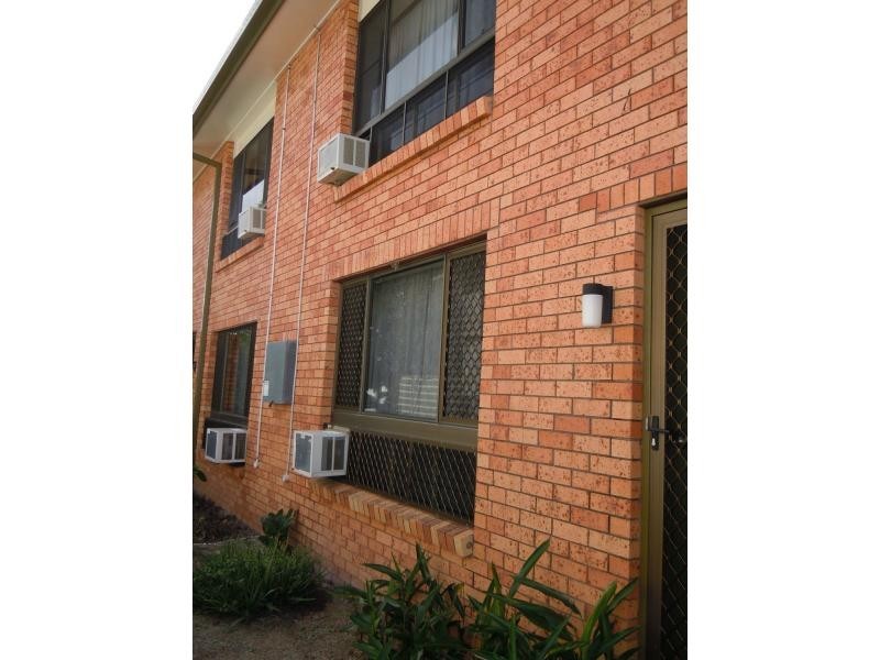 16 Cowley Street, West End QLD 4810