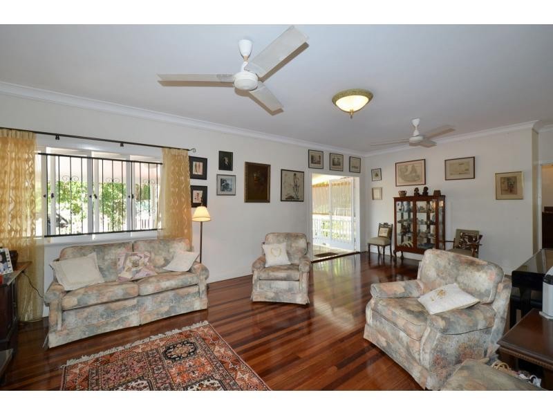 27 Queen Street, North Ward QLD 4810