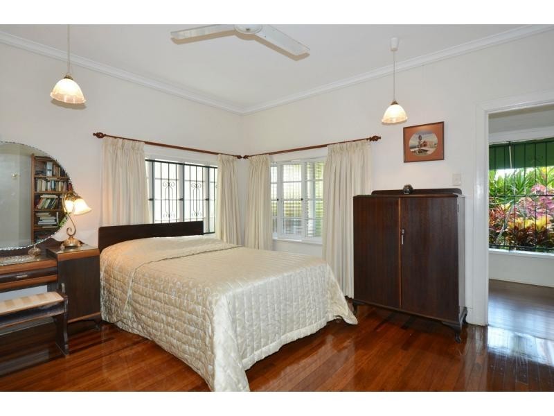 27 Queen Street, North Ward QLD 4810