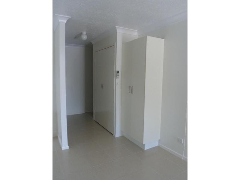 2/27 Armstrong Street, Hermit Park QLD 4812