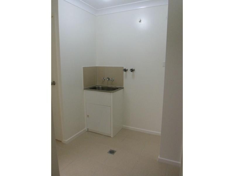 2/27 Armstrong Street, Hermit Park QLD 4812