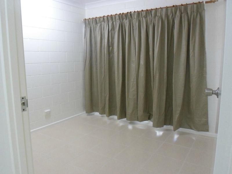 2/27 Armstrong Street, Hermit Park QLD 4812