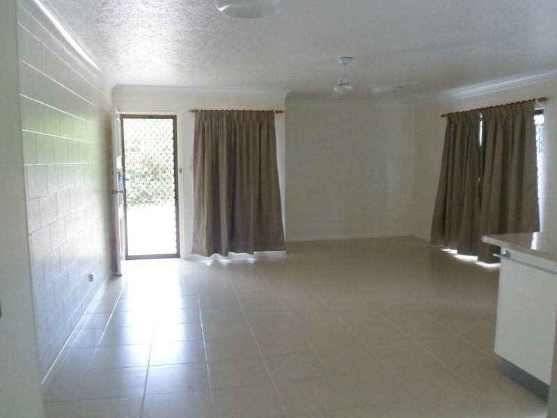 2/27 Armstrong Street, Hermit Park QLD 4812