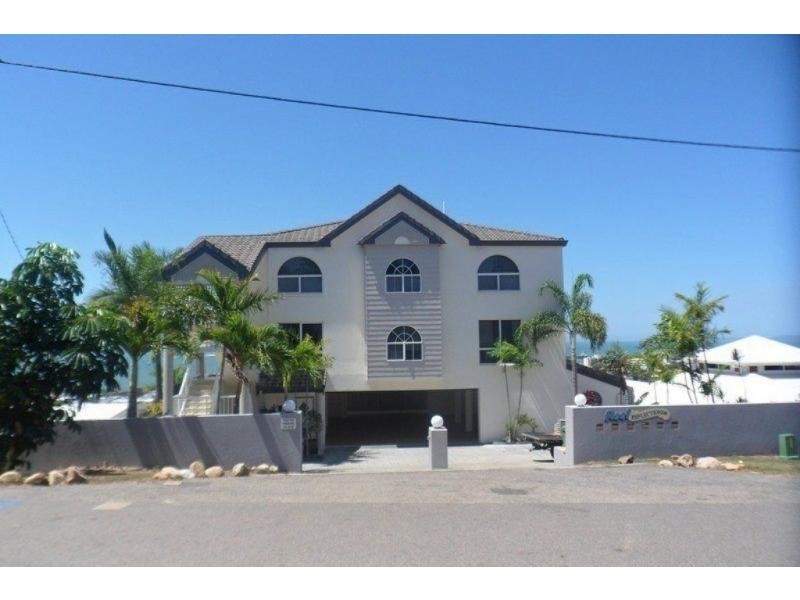 1/13 Hillside Crescent, Townsville City QLD 4810