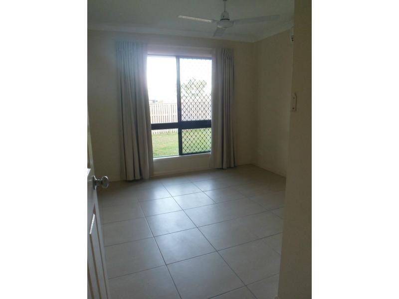 47 Hillock Crescent, Bushland Beach QLD 4818