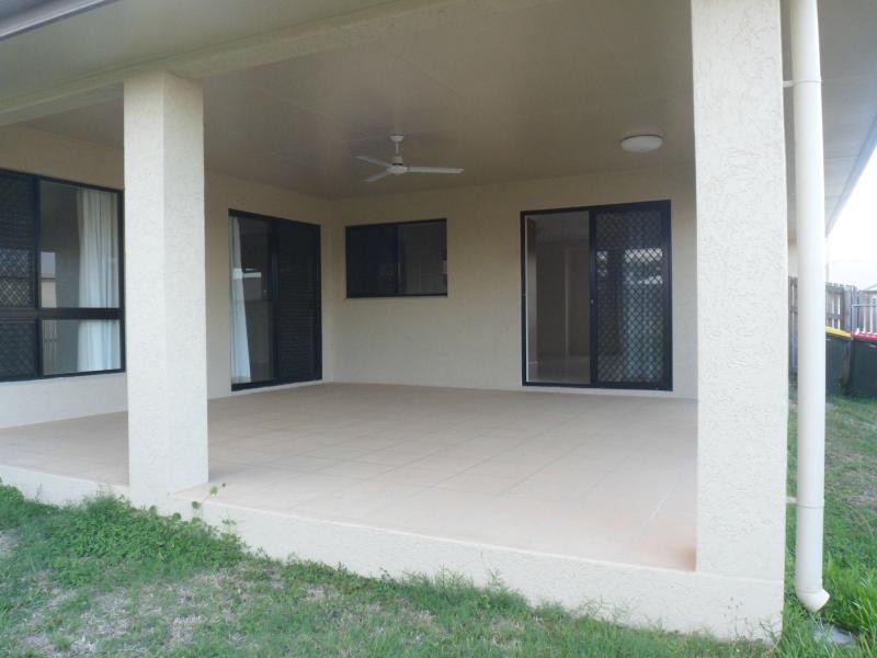 47 Hillock Crescent, Bushland Beach QLD 4818