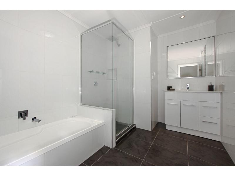 32 Lowth Street, Rosslea QLD 4812