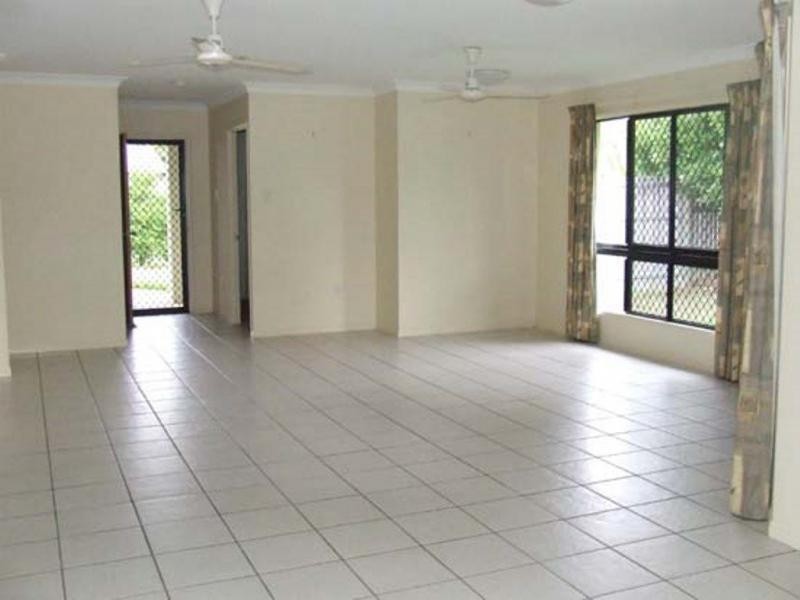 2 Gernika Court, Bushland Beach QLD 4818