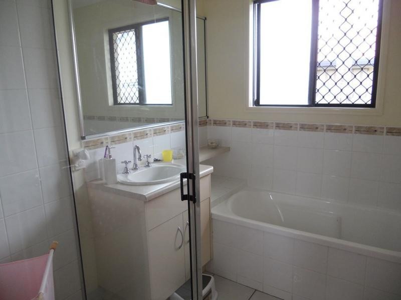 2 Gernika Court, Bushland Beach QLD 4818