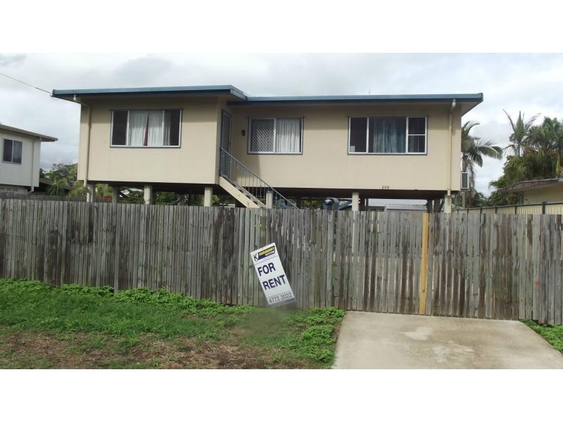 209 Pinnacle Drive, Rasmussen QLD 4815