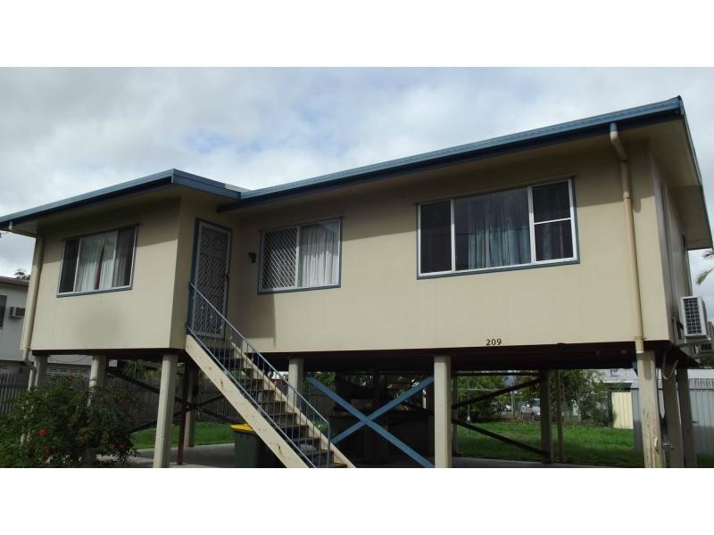 209 Pinnacle Drive, Rasmussen QLD 4815