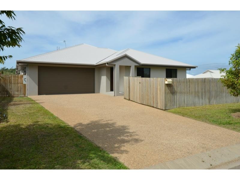 1/26 Lochern Way, Bushland Beach QLD 4818