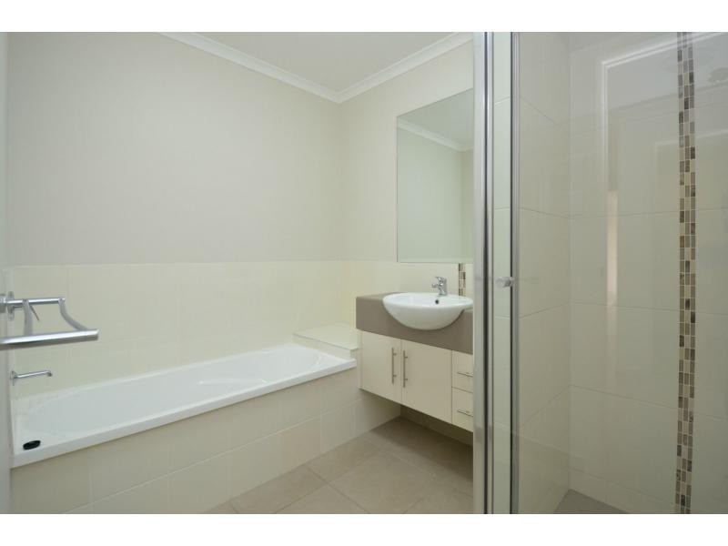 1/26 Lochern Way, Bushland Beach QLD 4818