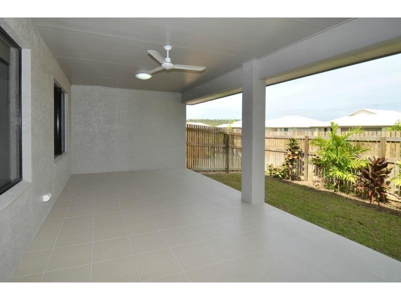 1/26 Lochern Way, Bushland Beach QLD 4818