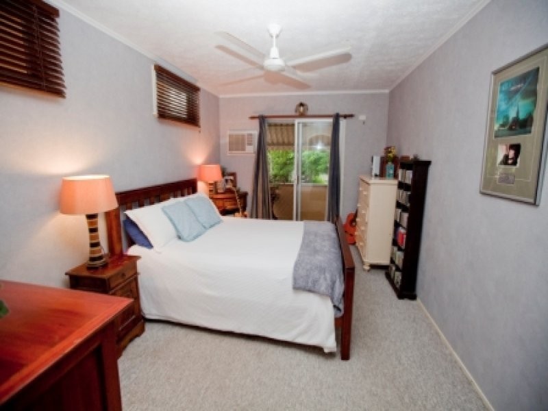 10 Seaward Crescent, Pallarenda QLD 4810