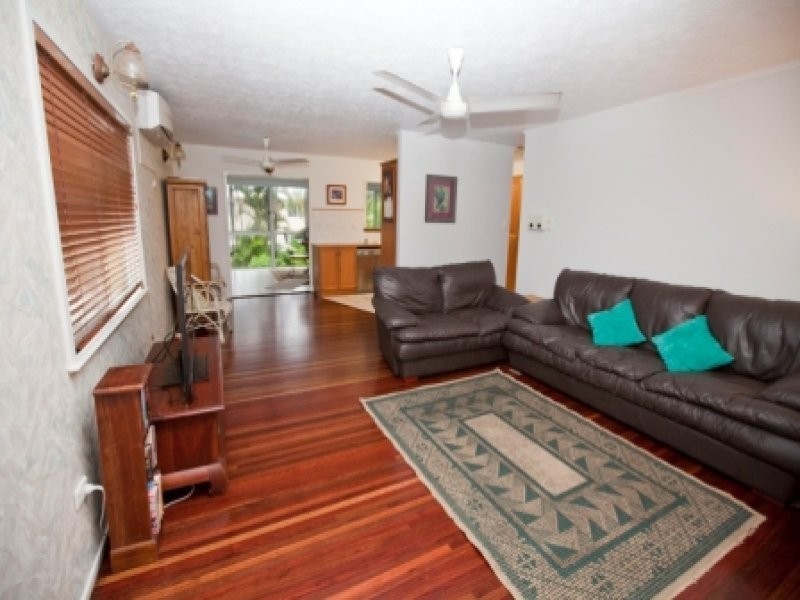 10 Seaward Crescent, Pallarenda QLD 4810