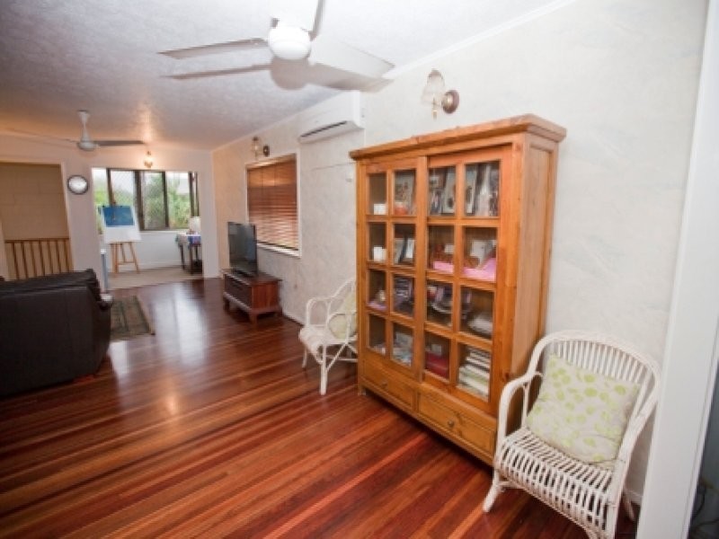 10 Seaward Crescent, Pallarenda QLD 4810