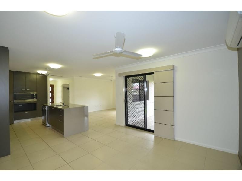 33 Kroymans Drive, Mount Louisa QLD 4814