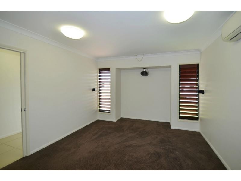 33 Kroymans Drive, Mount Louisa QLD 4814