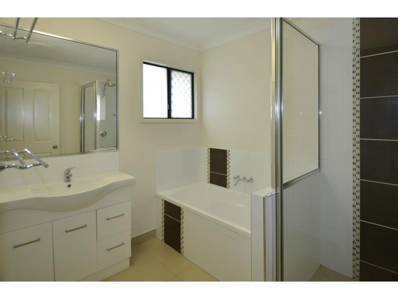 33 Kroymans Drive, Mount Louisa QLD 4814