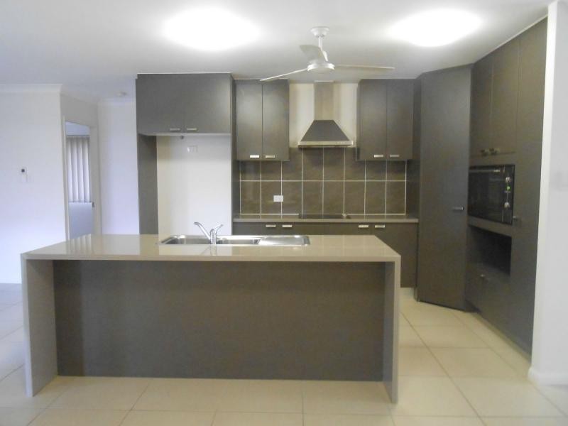 33 Kroymans Drive, Mount Louisa QLD 4814