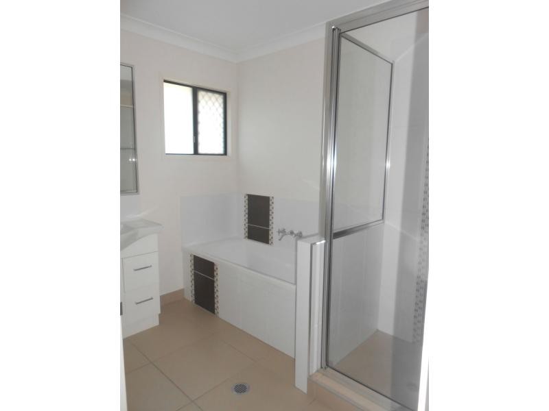 33 Kroymans Drive, Mount Louisa QLD 4814