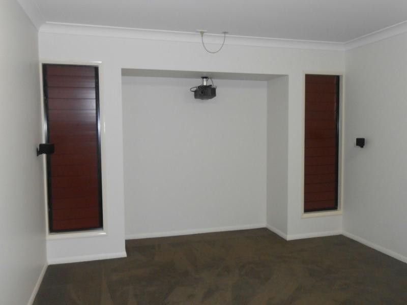 33 Kroymans Drive, Mount Louisa QLD 4814