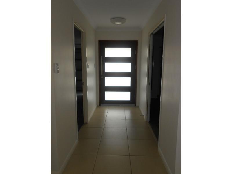 33 Kroymans Drive, Mount Louisa QLD 4814