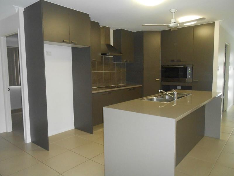 33 Kroymans Drive, Mount Louisa QLD 4814