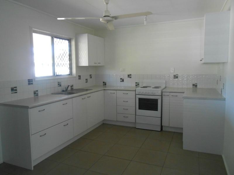 37 Coates Street, Mount Louisa QLD 4814