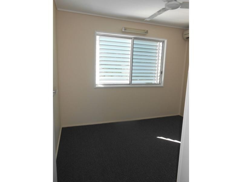 37 Coates Street, Mount Louisa QLD 4814