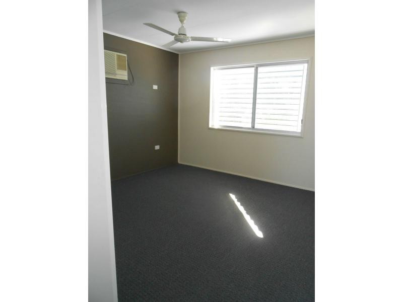 37 Coates Street, Mount Louisa QLD 4814