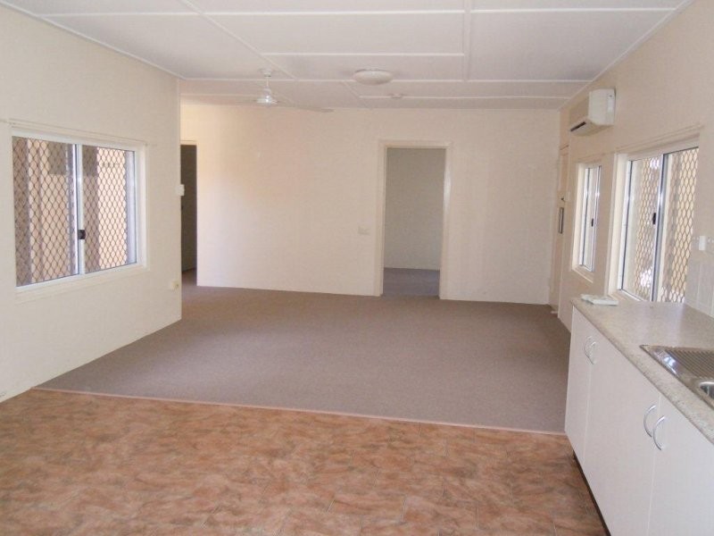 1 Armstrong Street, Hermit Park QLD 4812