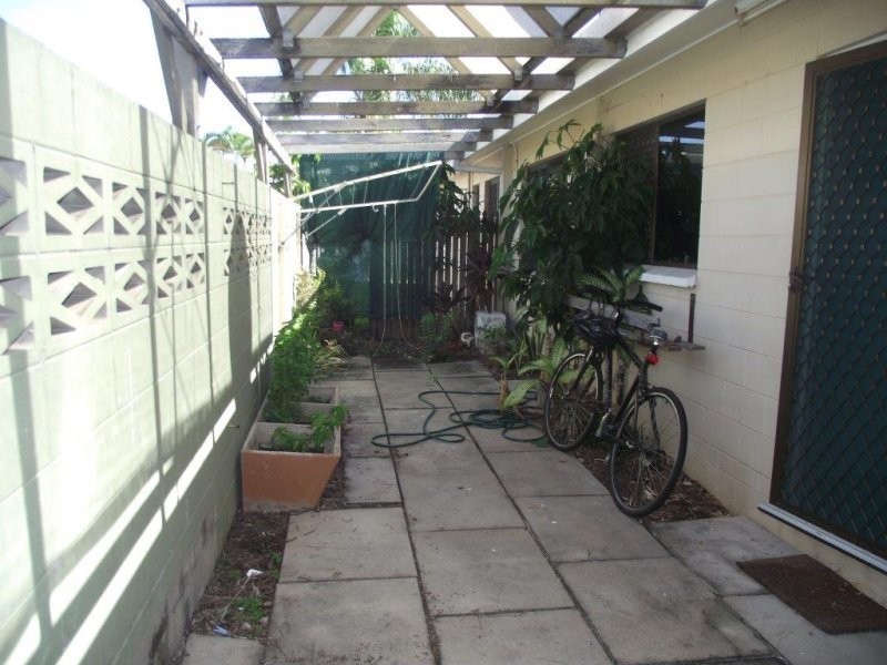 Unit 2/34 Peel Street, Garbutt QLD 4814