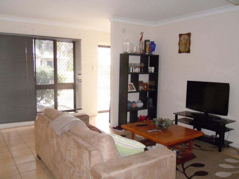 Unit 4/2 Cavendish Street, Pimlico QLD 4812
