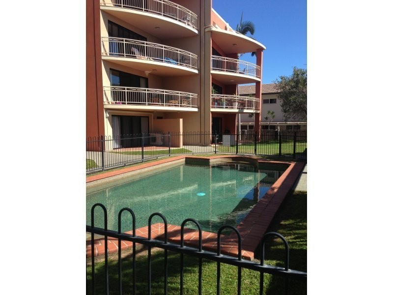 Unit 2/177 Mitchell Street, North Ward QLD 4810