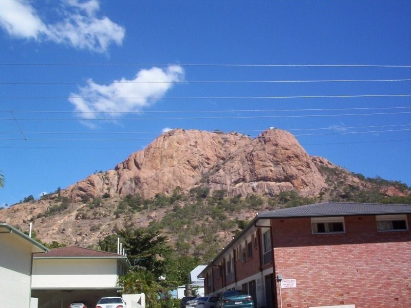 Unit 2/16 Paxton Street, North Ward QLD 4810