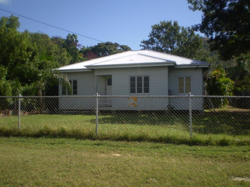 69 Livingstone Street, West End QLD 4810