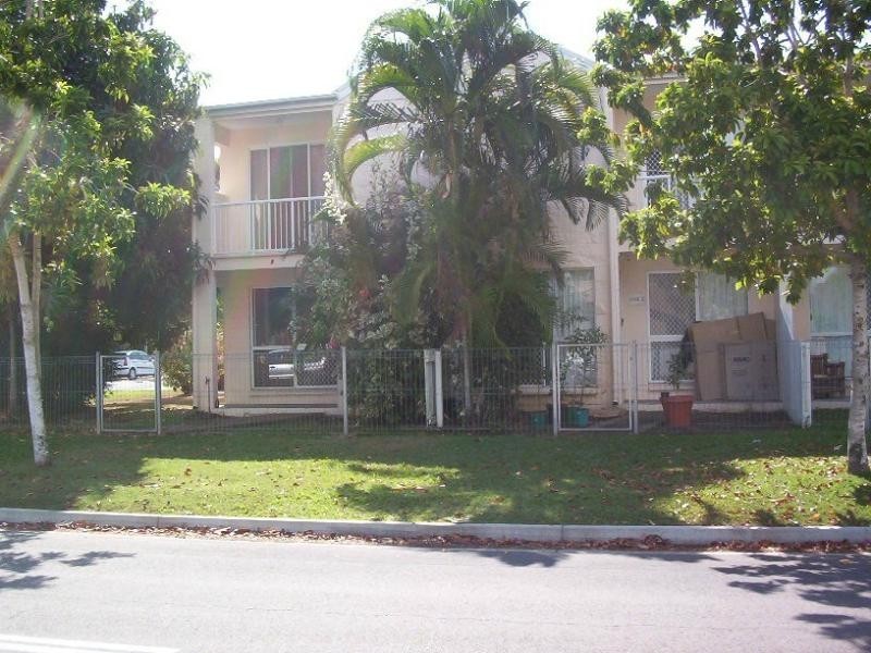 2/20 Cheyne Street, Pimlico QLD 4812