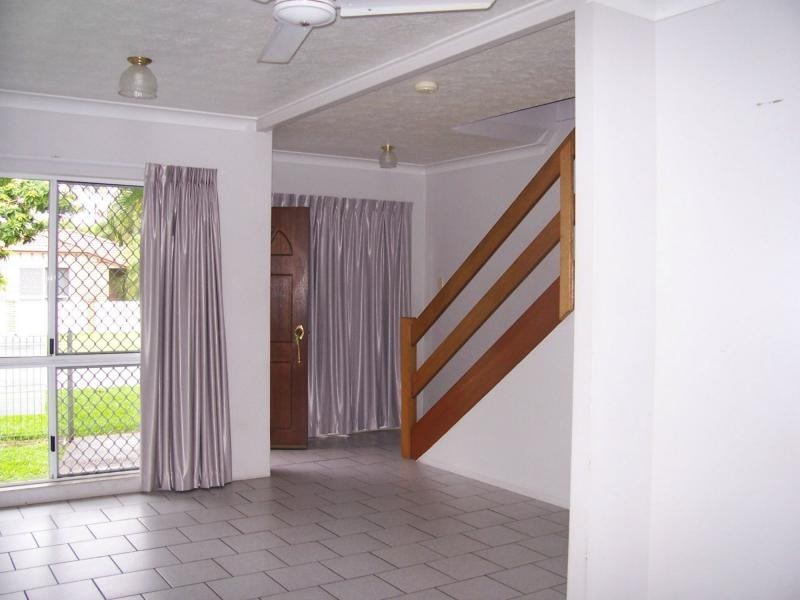 2/20 Cheyne Street, Pimlico QLD 4812