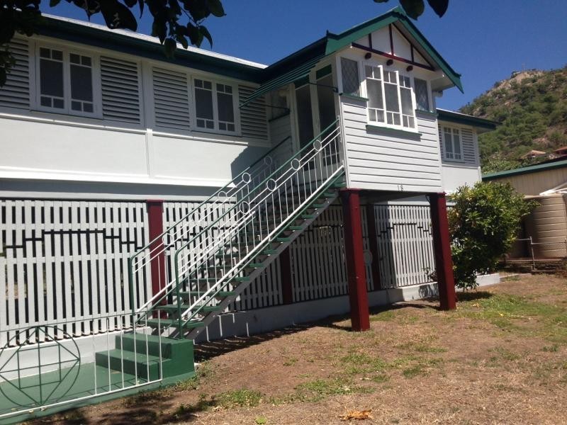 18 Greenslade Street, West End QLD 4810
