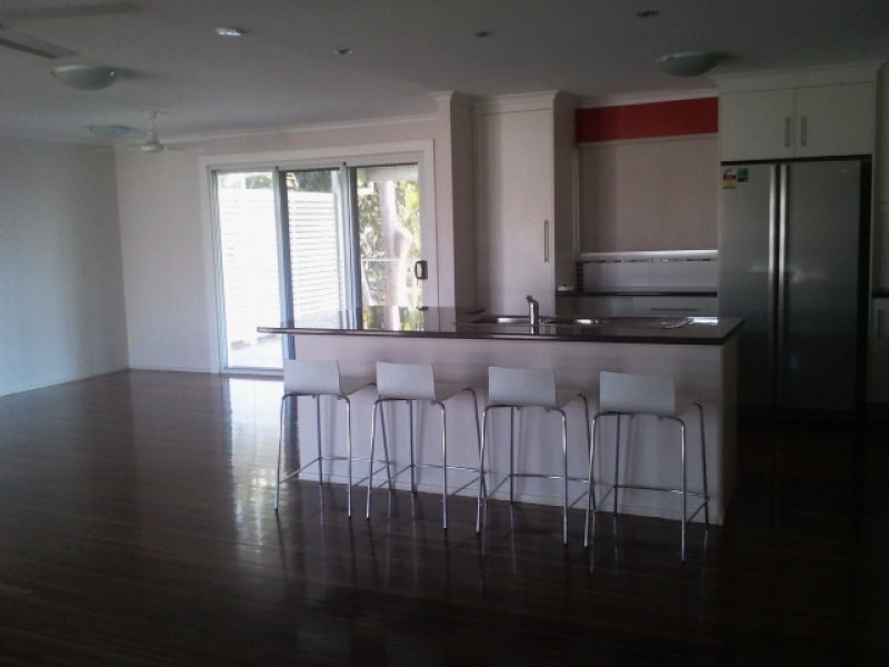 9 Lambert Street, Kirwan QLD 4817