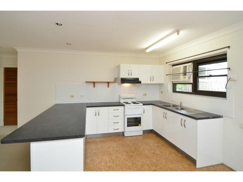 Unit 3/2 Cavendish Street, Pimlico QLD 4812