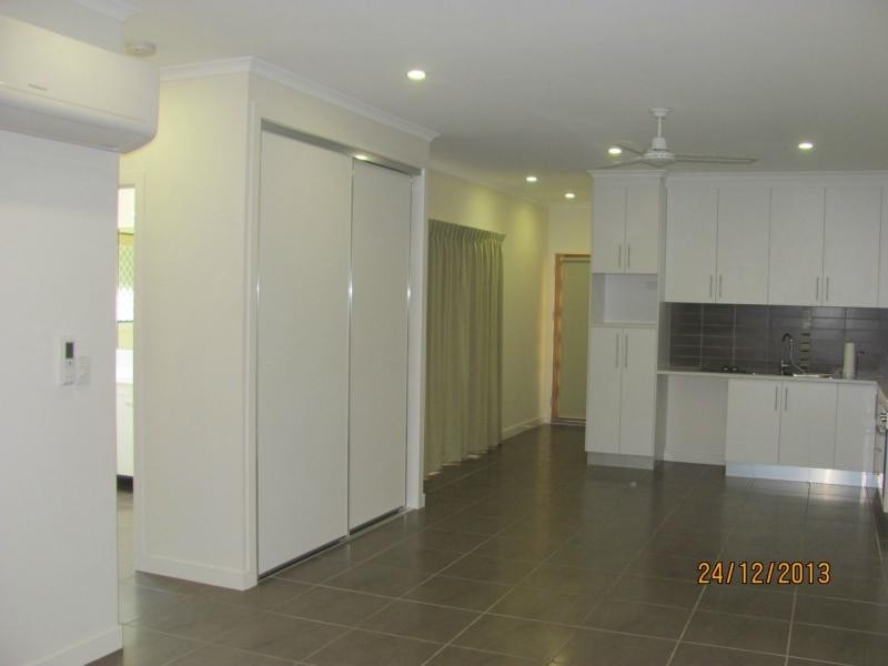 2/4 Finschhaffen Street, Aitkenvale QLD 4814